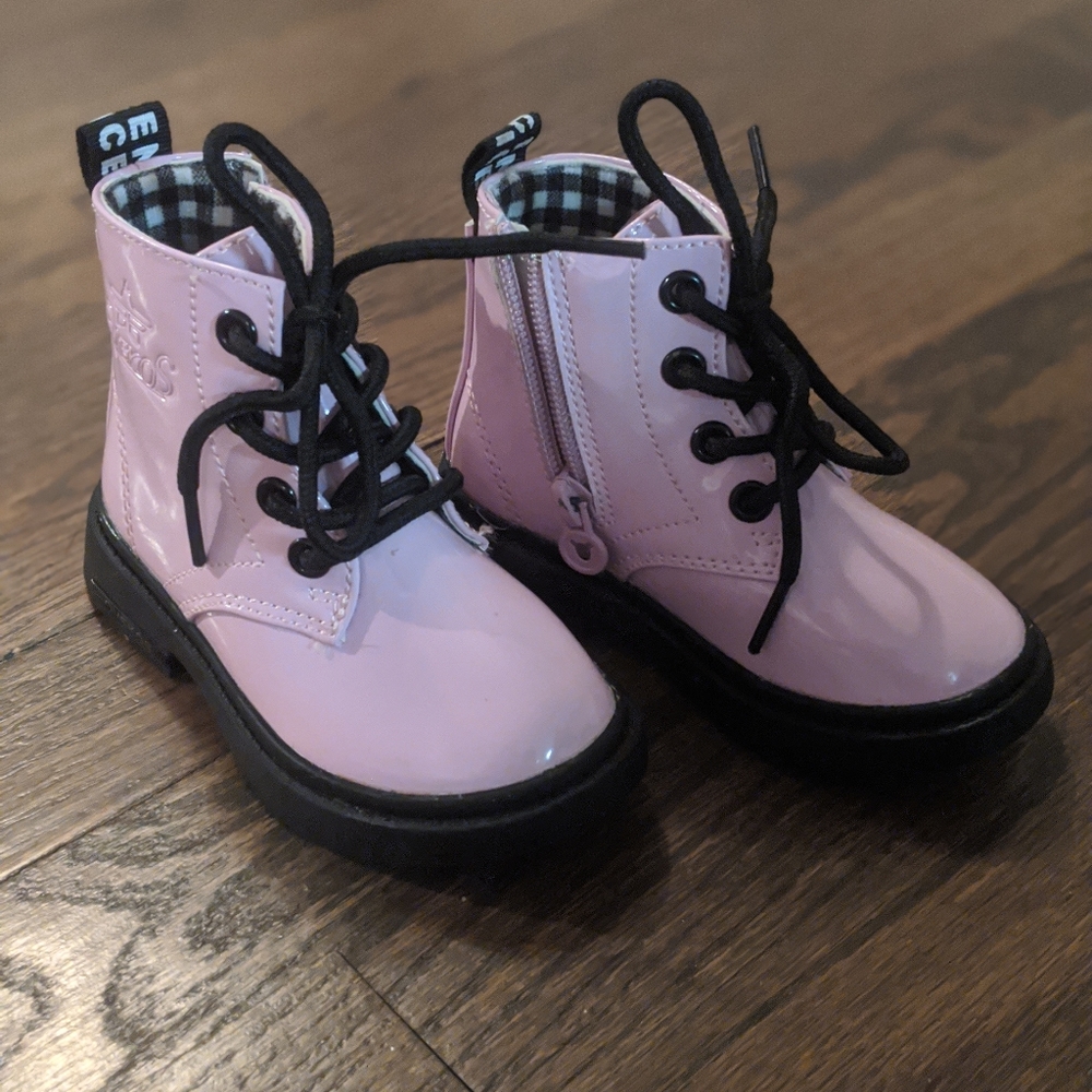 Cutesttt boots 💖